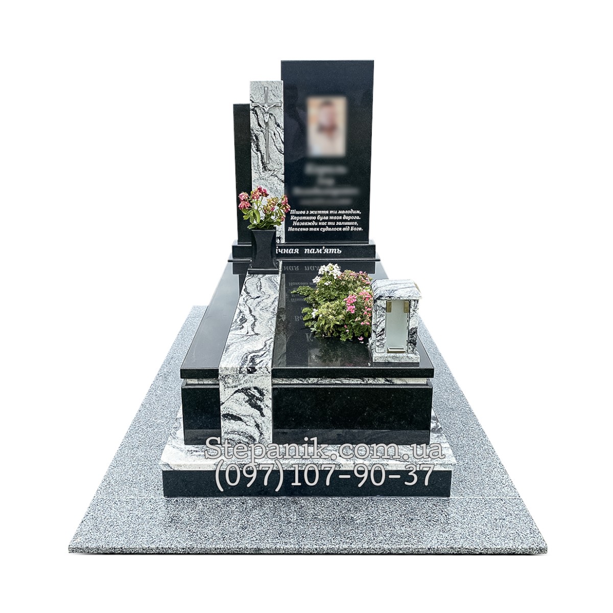 Одинарний пам'ятник з граніту Вісконт норс№2 та Габро стрічка (Модель 149)